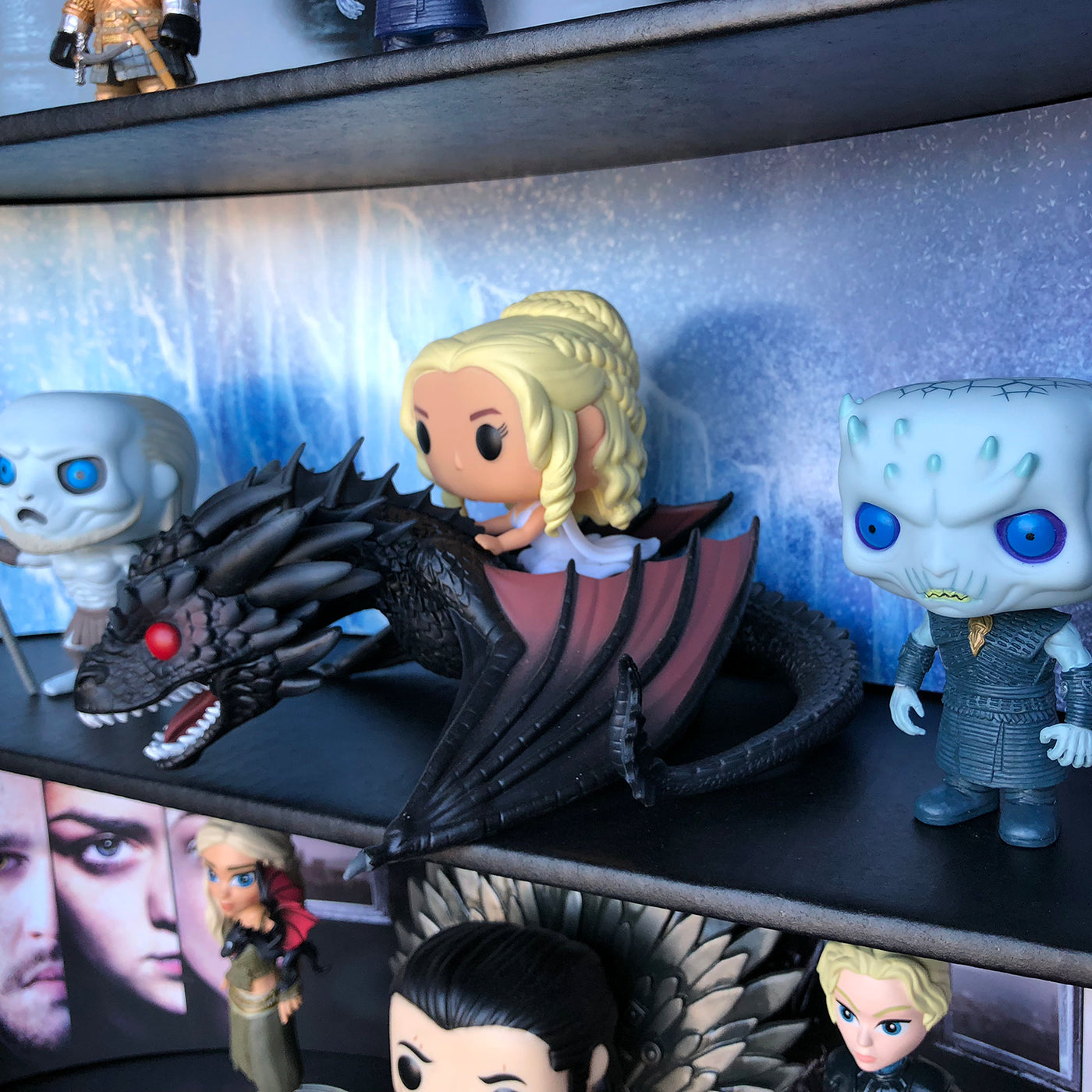 **BACK IN STOCK MAY 13TH** GAME OF THRONES - Display Case for Funko Pops with 3 Backdrop Inserts, Corrugated Cardboard - Display Geek