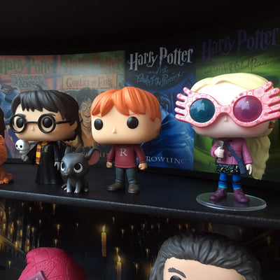 **BACK IN STOCK MAY 13TH** HARRY POTTER - Display Case for Funko Pops with 3 Backdrop Inserts, Corrugated Cardboard - Display Geek