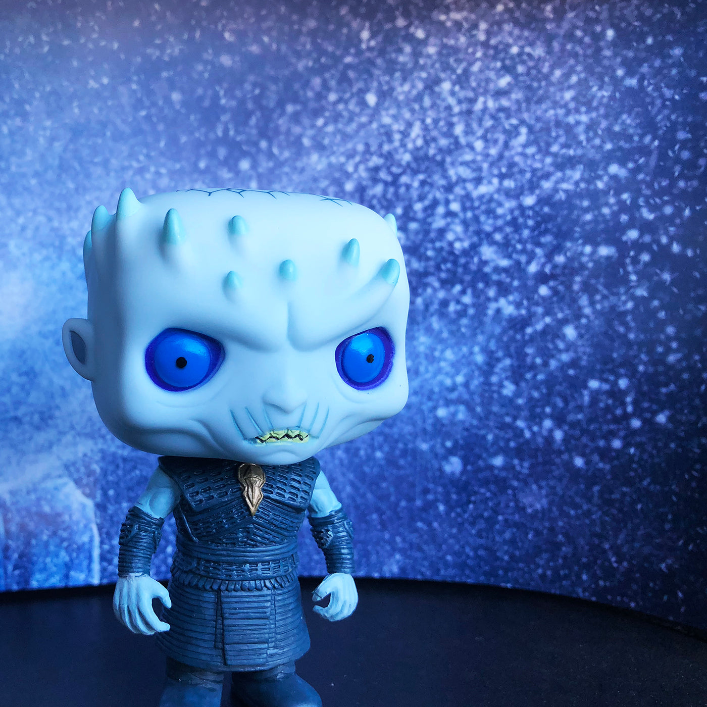 **BACK IN STOCK MAY 13TH** GAME OF THRONES - Display Case for Funko Pops with 3 Backdrop Inserts, Corrugated Cardboard - Display Geek